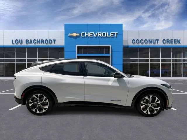 2021 Ford Mustang Mach-E Premium photo 9