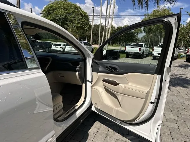 2021 GMC Acadia Denali photo 23