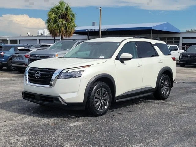 2024 Nissan Pathfinder SV photo 6