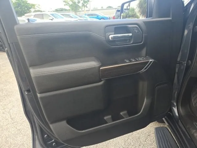 2022 Chevrolet Silverado 1500 LTD RST photo 12