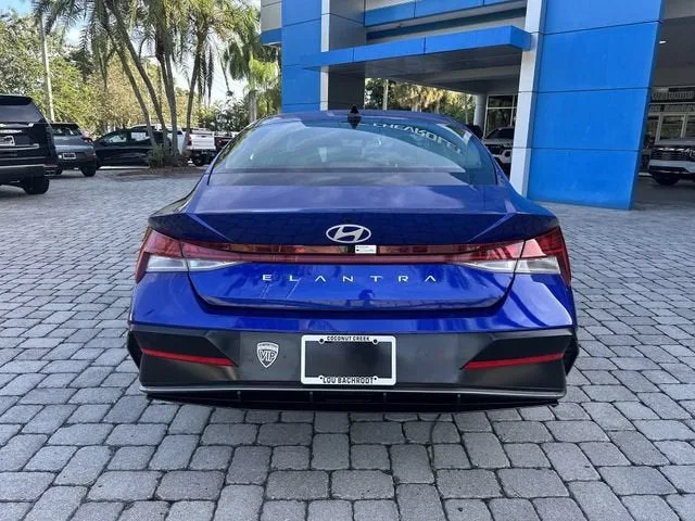 2025 Hyundai Elantra SEL Convenience photo 34