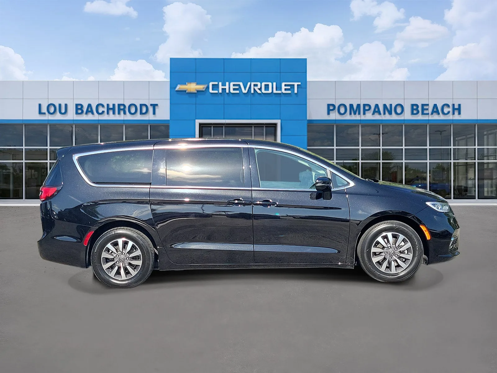 2024 Chrysler Pacifica Hybrid Select photo 2