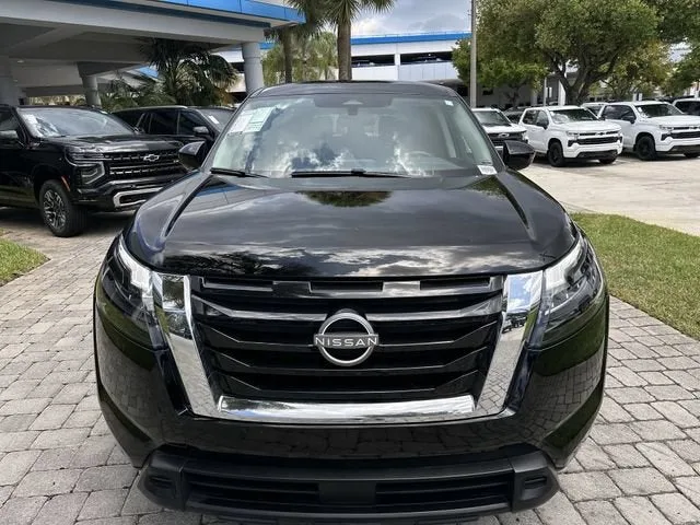 2025 Nissan Pathfinder S photo 18