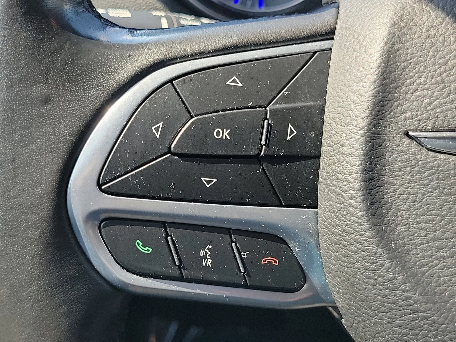 2021 Chrysler 300 Touring L photo 26