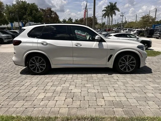 2022 BMW X5 xDrive45e photo 14