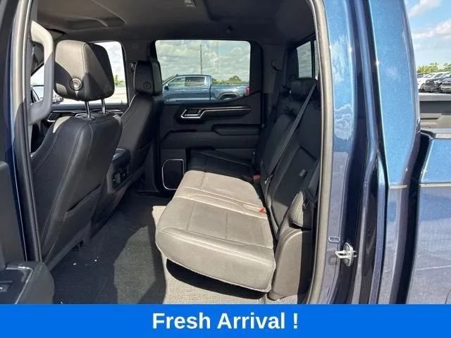2022 Chevrolet Silverado 1500 LT photo 3