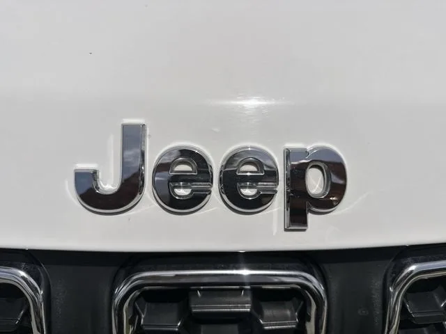 2024 Jeep Compass Latitude photo 10