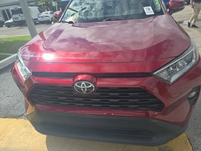 2020 Toyota RAV4 XLE Premium photo 2