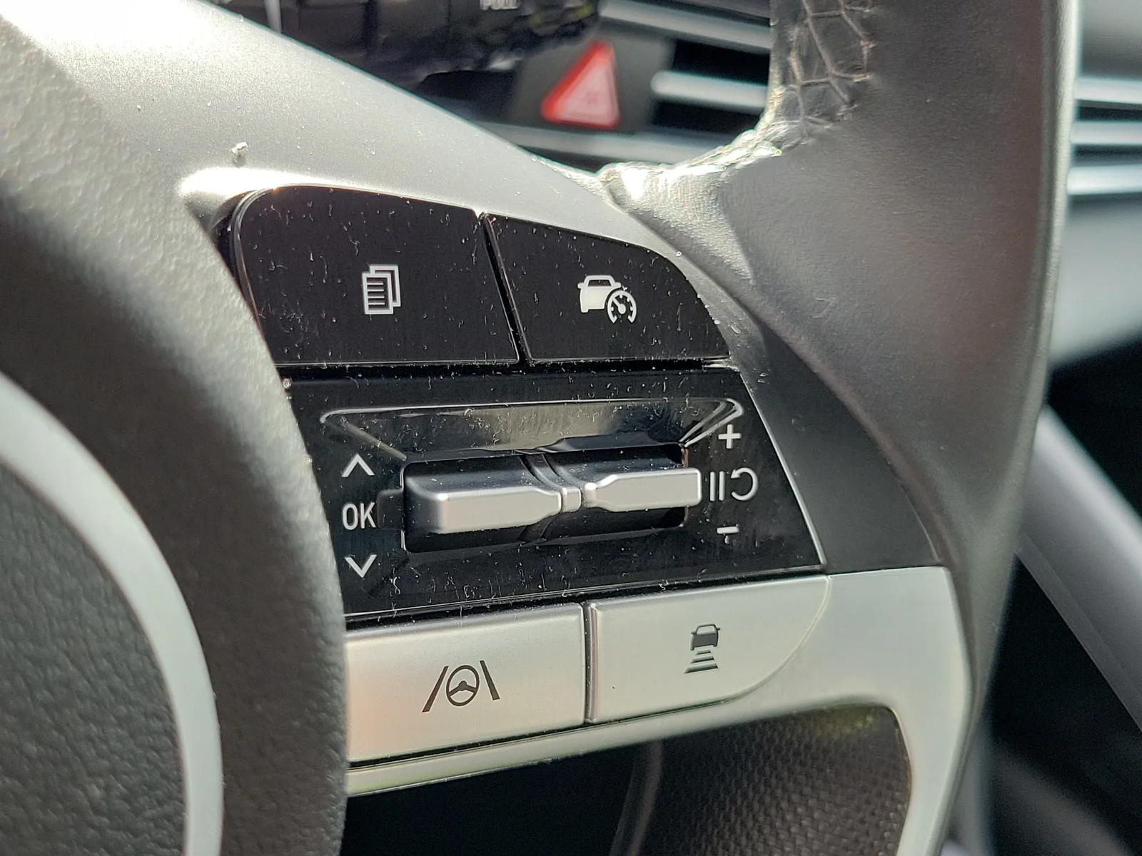 2025 Hyundai Elantra Limited photo 28