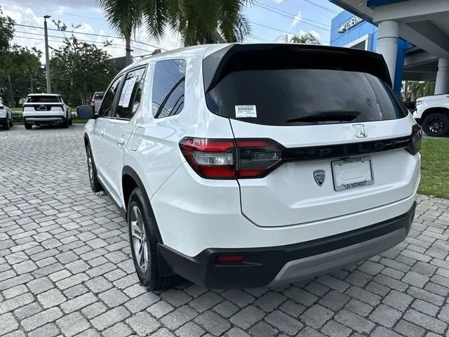 2023 Honda Pilot EX-L 8 Passenger photo 32