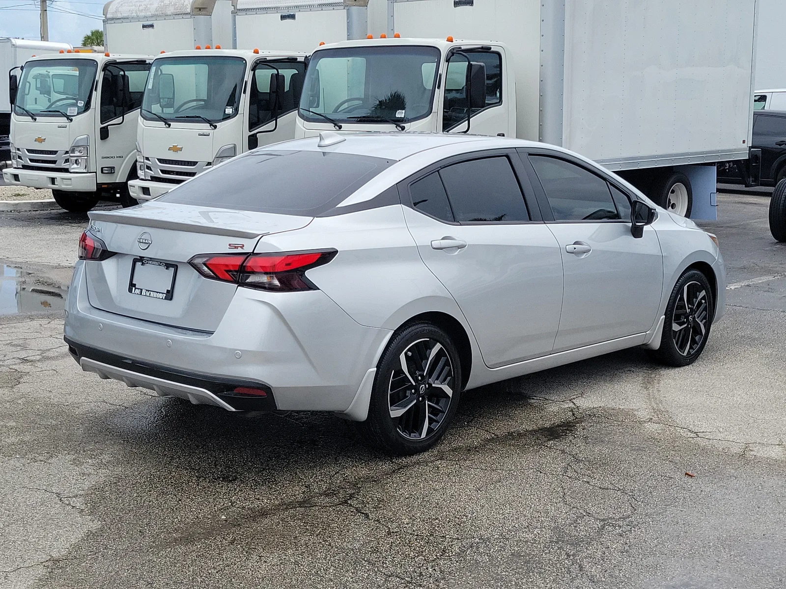 2025 Nissan Versa SR photo 5