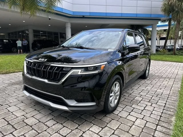2024 Kia Carnival LX photo 20