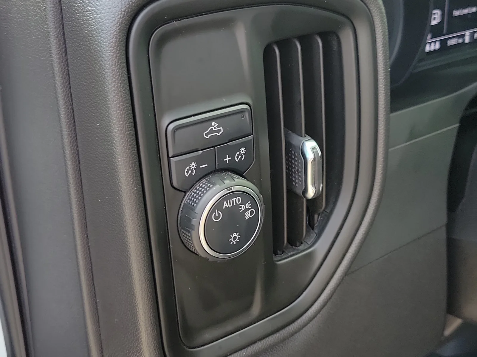 2025 Chevrolet Silverado 1500 Custom photo 22
