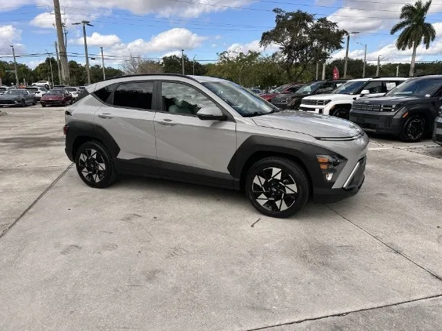 2025 Hyundai Kona SEL photo 15