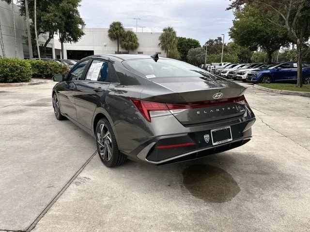 2024 Hyundai Elantra Limited photo 34