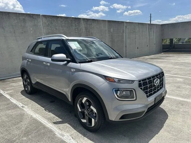 2025 Hyundai Venue SEL photo 23