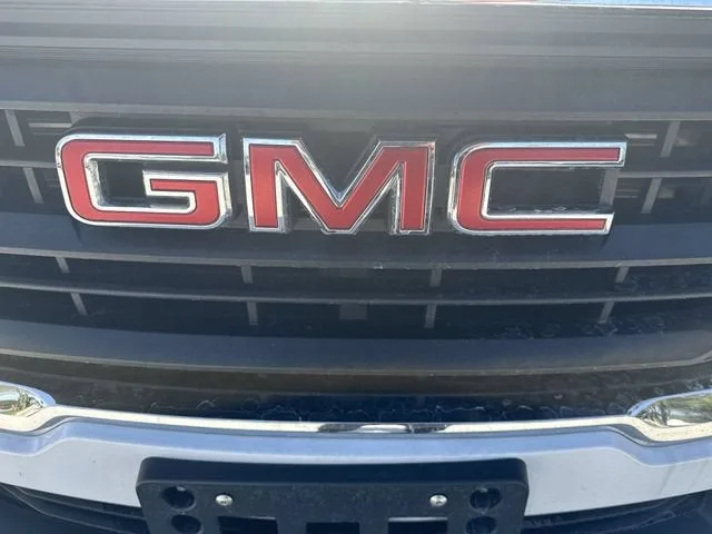 2024 GMC Terrain SLE photo 10