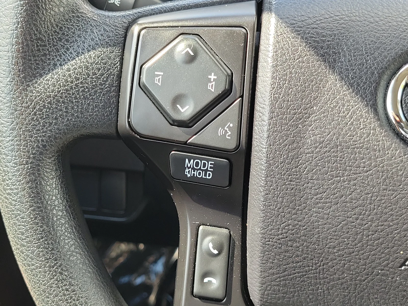 2022 Toyota Tacoma 2WD SR photo 25