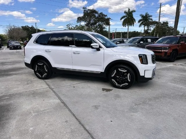 2023 Kia Telluride S photo 15