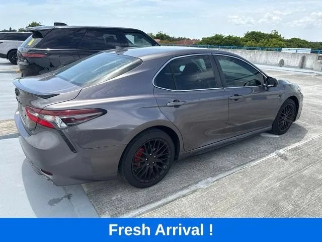 2021 Toyota Camry SE Nightshade photo 17