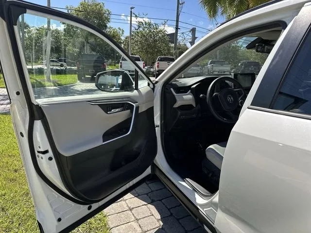 2021 Toyota RAV4 Limited photo 22