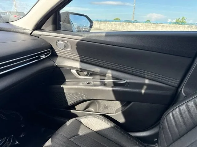 2023 Hyundai Elantra Hybrid Limited photo 12