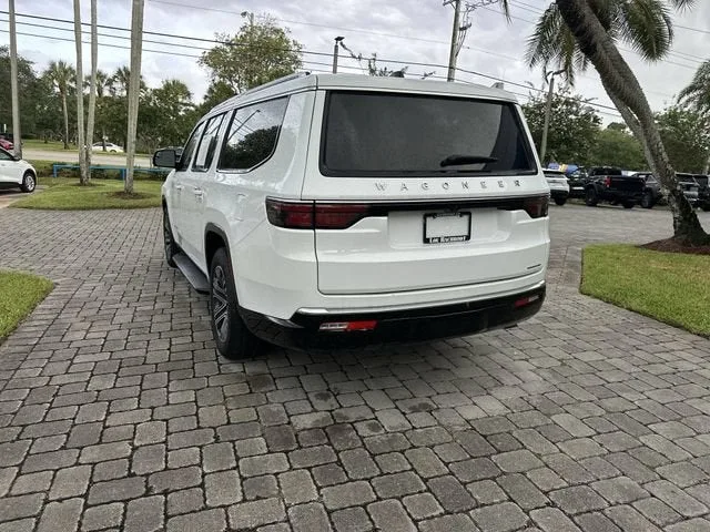2024 Jeep Wagoneer L Series II photo 32