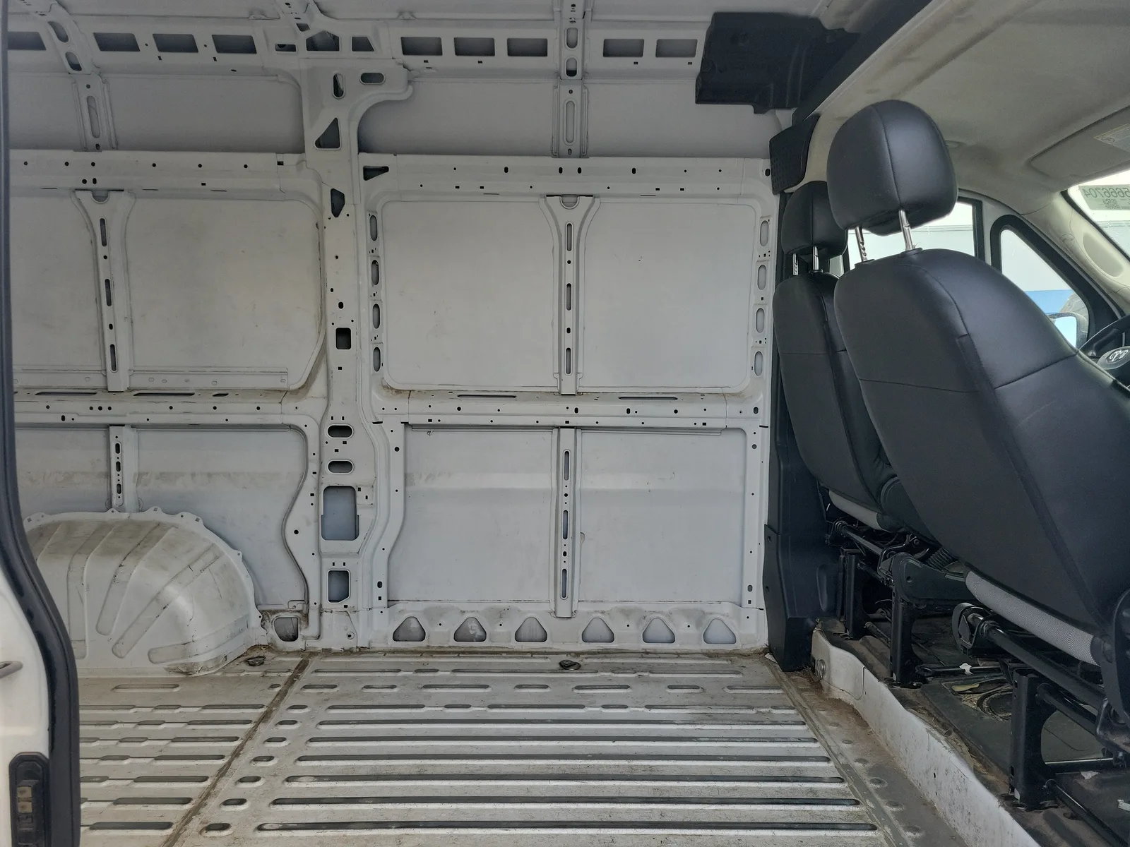 2024 RAM ProMaster Cargo Van Tradesman photo 7
