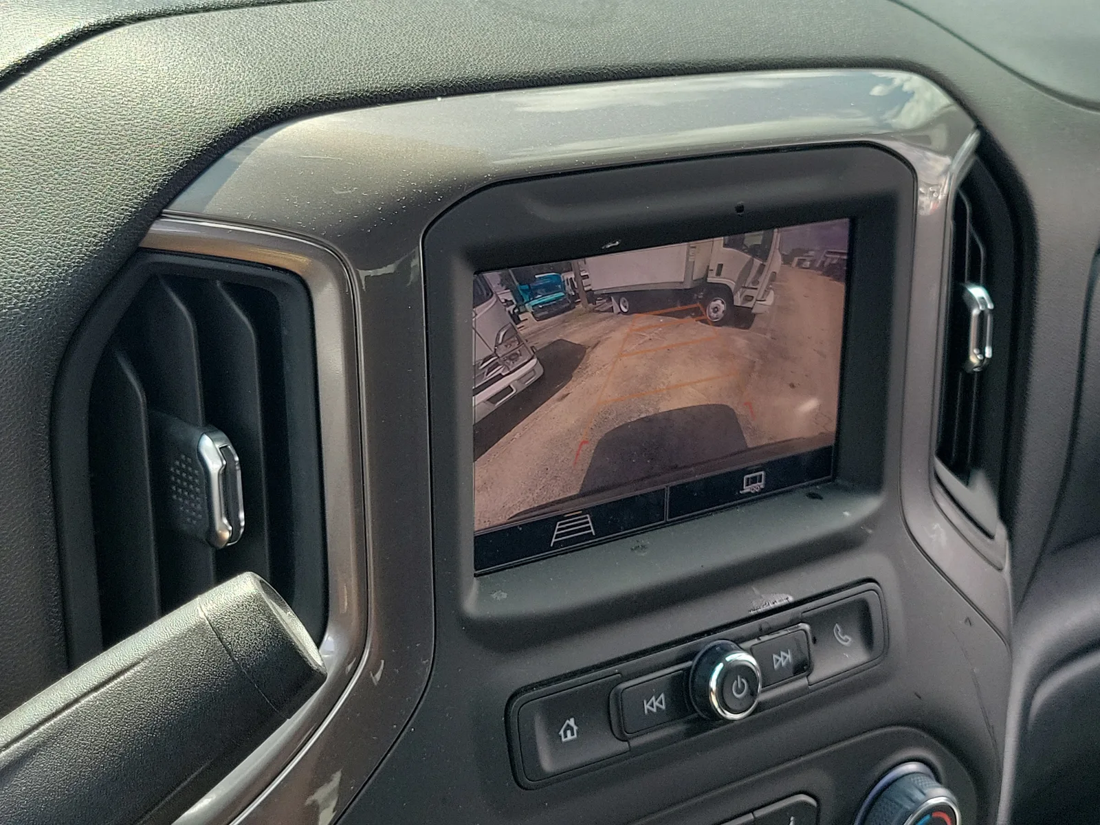2025 Chevrolet Silverado 1500 Custom photo 18