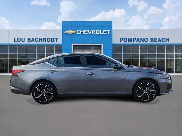 2024 Nissan Altima 2.5 SR photo 2
