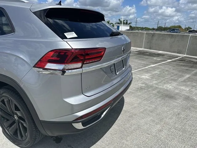 2022 Volkswagen Atlas Cross Sport 2.0T SE w/Technology photo 12