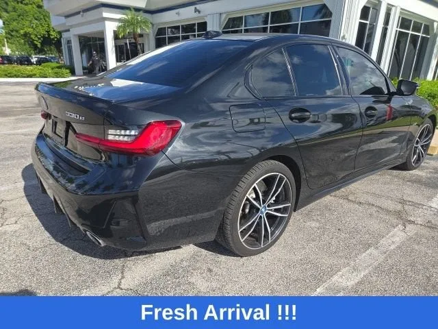 2023 BMW 3 Series 330e photo 3