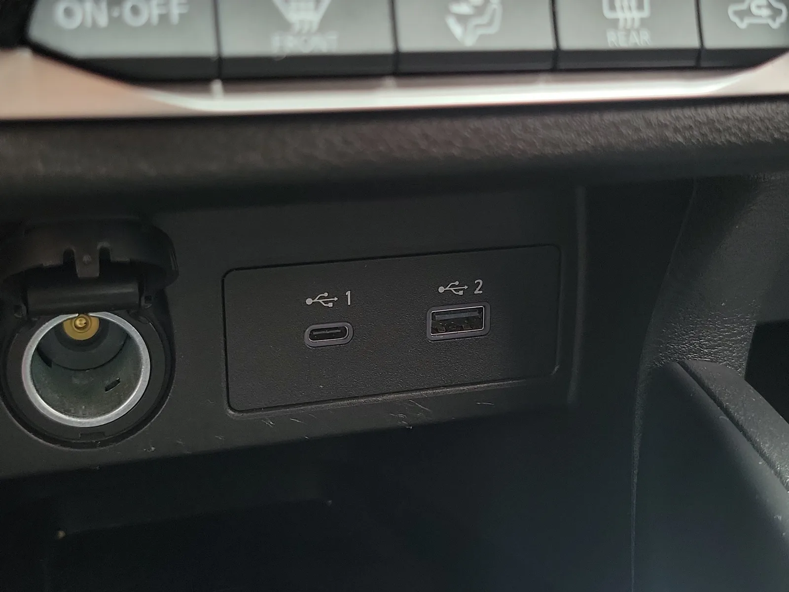 2025 Nissan Versa SR photo 26