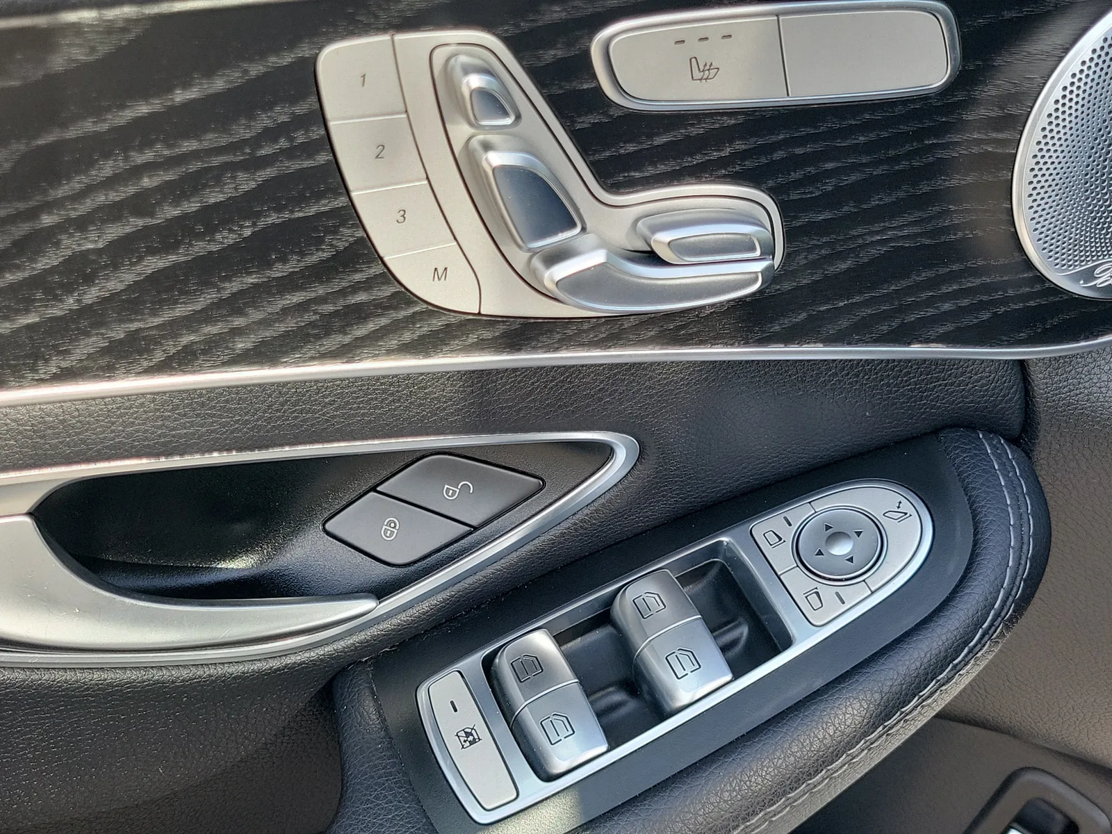 2016 Mercedes-Benz C-Class C 300 Luxury photo 16