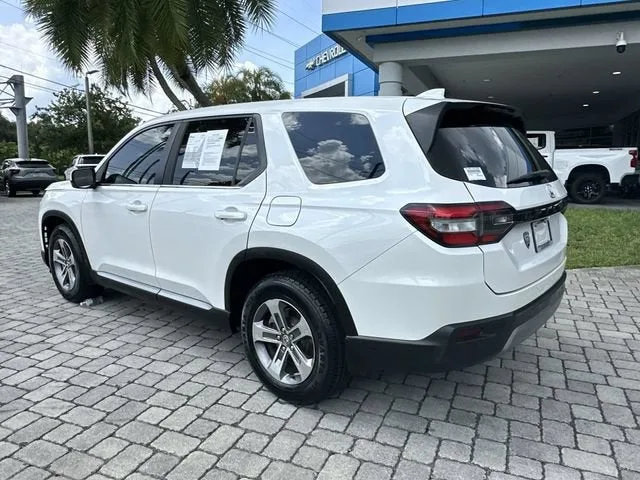 2023 Honda Pilot EX-L 8 Passenger photo 33
