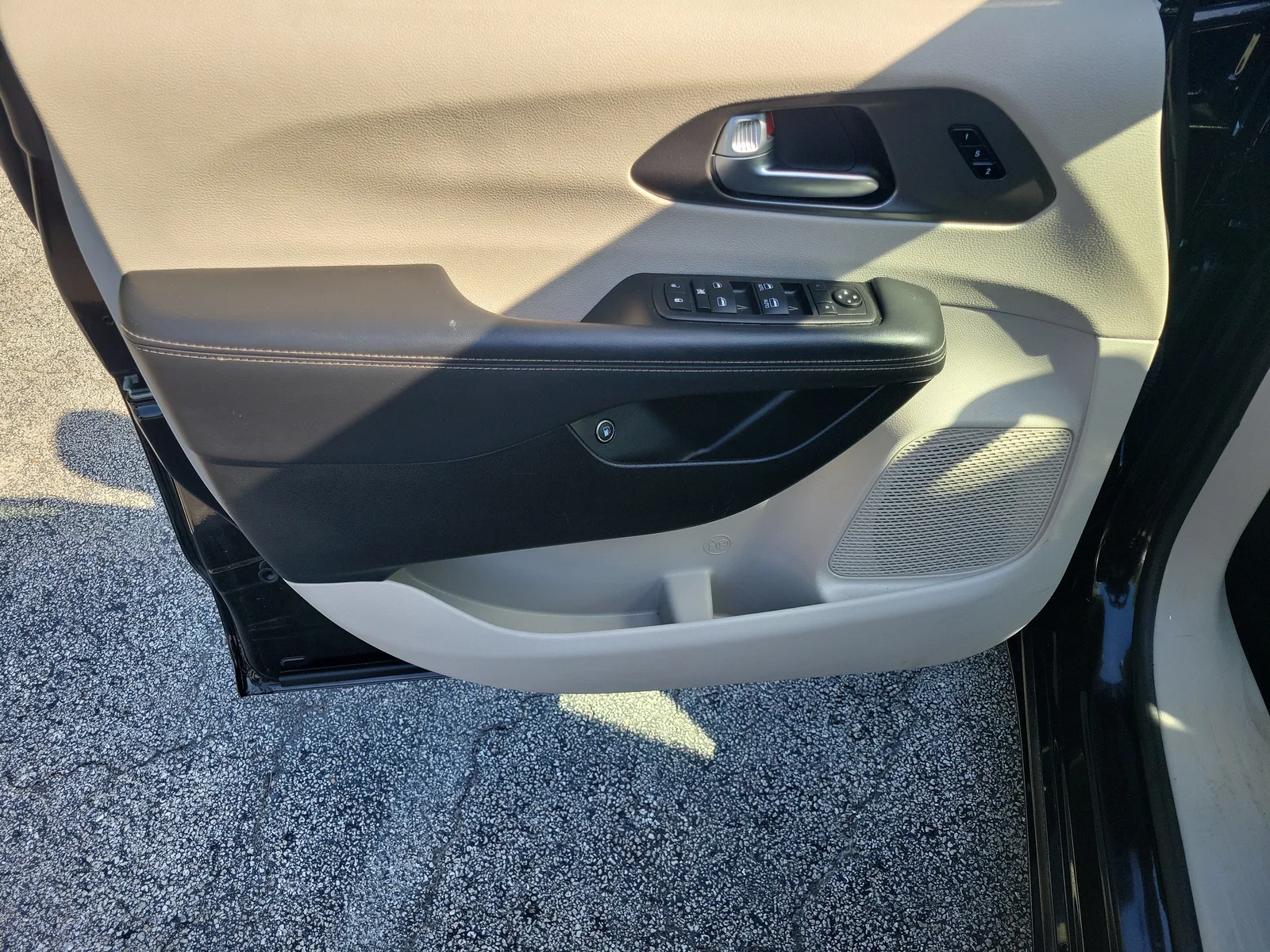 2024 Chrysler Pacifica Hybrid Select photo 21