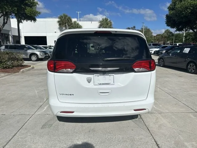 2023 Chrysler Voyager LX photo 39