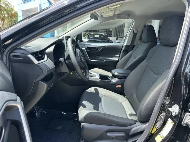 2024 Toyota RAV4 LE photo 30
