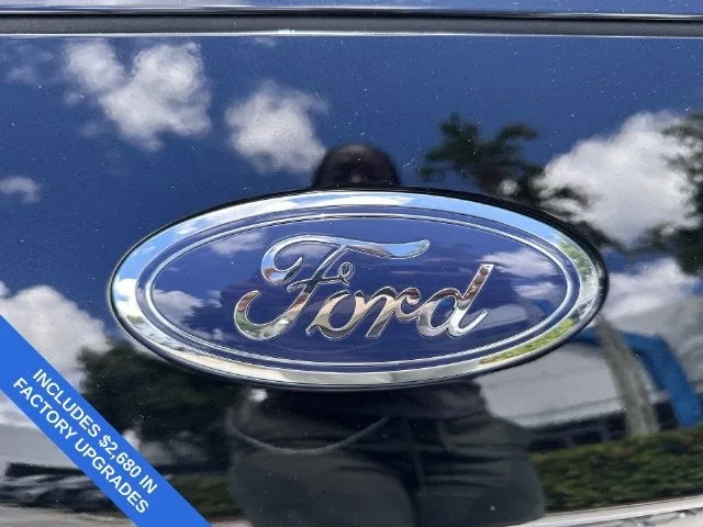 2022 Ford Escape SEL photo 10