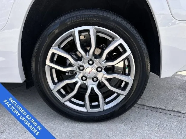 2024 GMC Terrain Denali photo 11