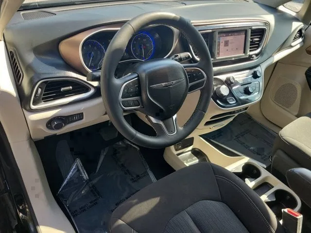 2023 Chrysler Voyager LX photo 18