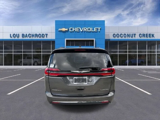 2023 Chrysler Pacifica Limited photo 7