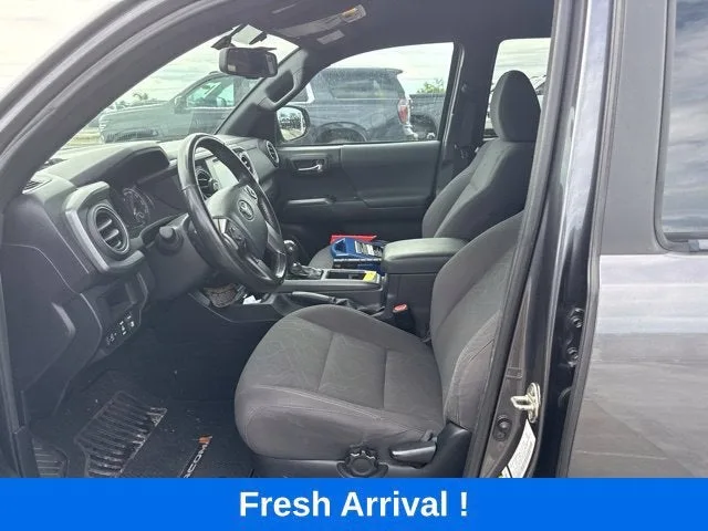 2017 Toyota Tacoma SR5 photo 2