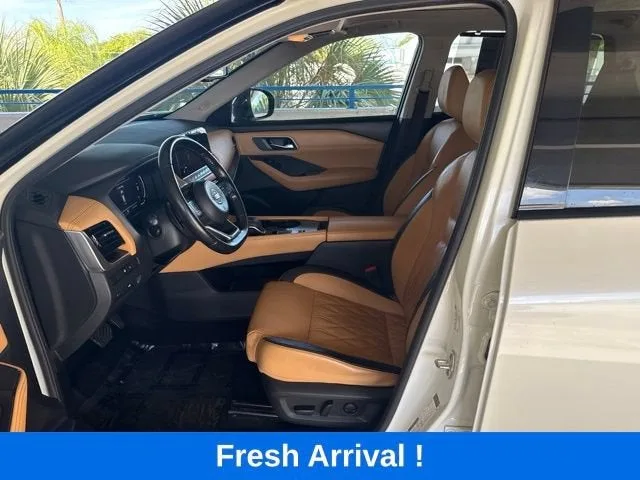2021 Nissan Rogue Platinum photo 2