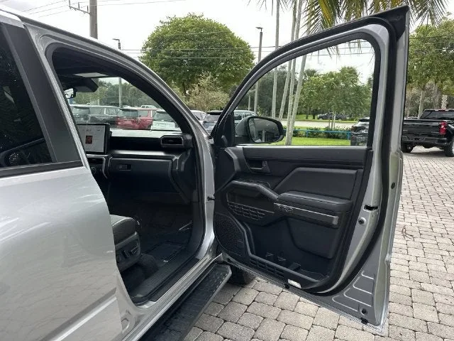 2025 Toyota 4Runner SR5 photo 23