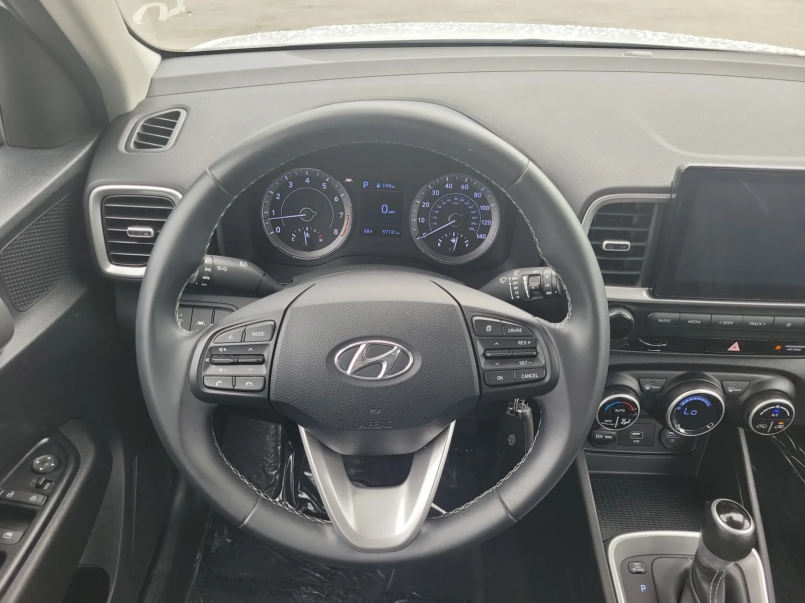 2021 Hyundai Venue SEL photo 17