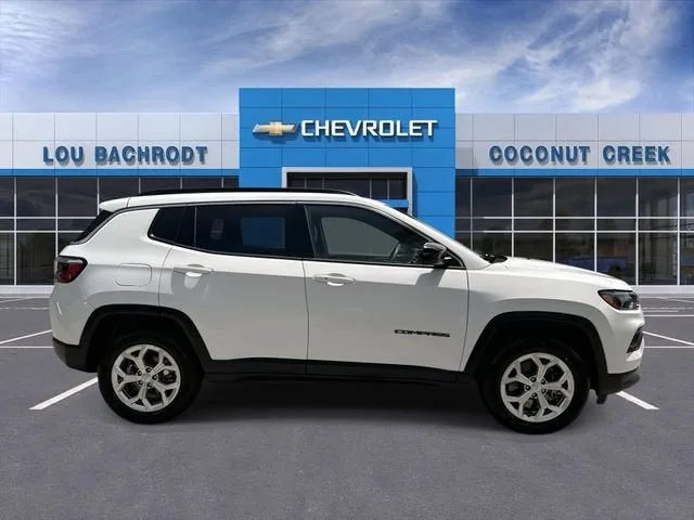 2024 Jeep Compass Latitude photo 9