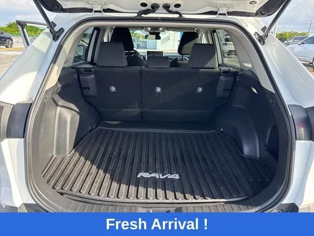 2024 Toyota RAV4 LE photo 4