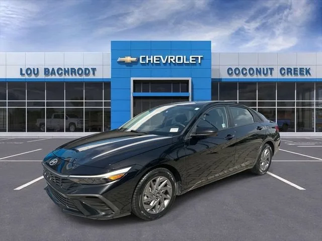 2024 Hyundai Elantra SEL photo 4