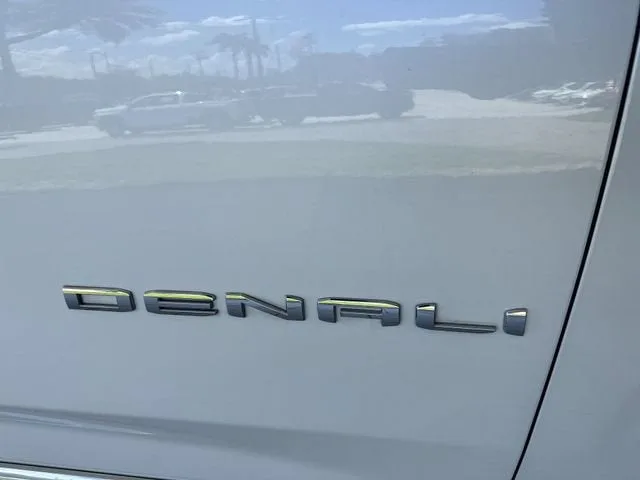 2022 GMC Yukon XL Denali photo 12